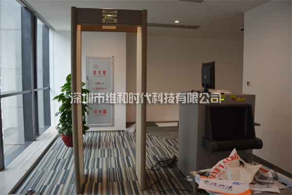 XIS進(jìn)口X光機與安檢門(mén)配套使用展示圖